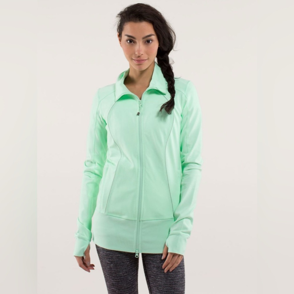 Lululemon Nice Asana in Fresh Teal Mini Hyper Stripe Fresh Teal Size 4